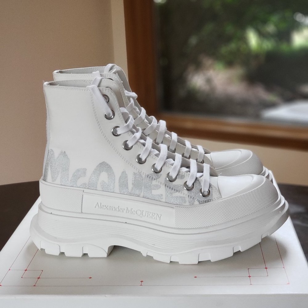 Alexander McQueen Tread Slick Graffiti Logo Boots size 39C Retail $795.57